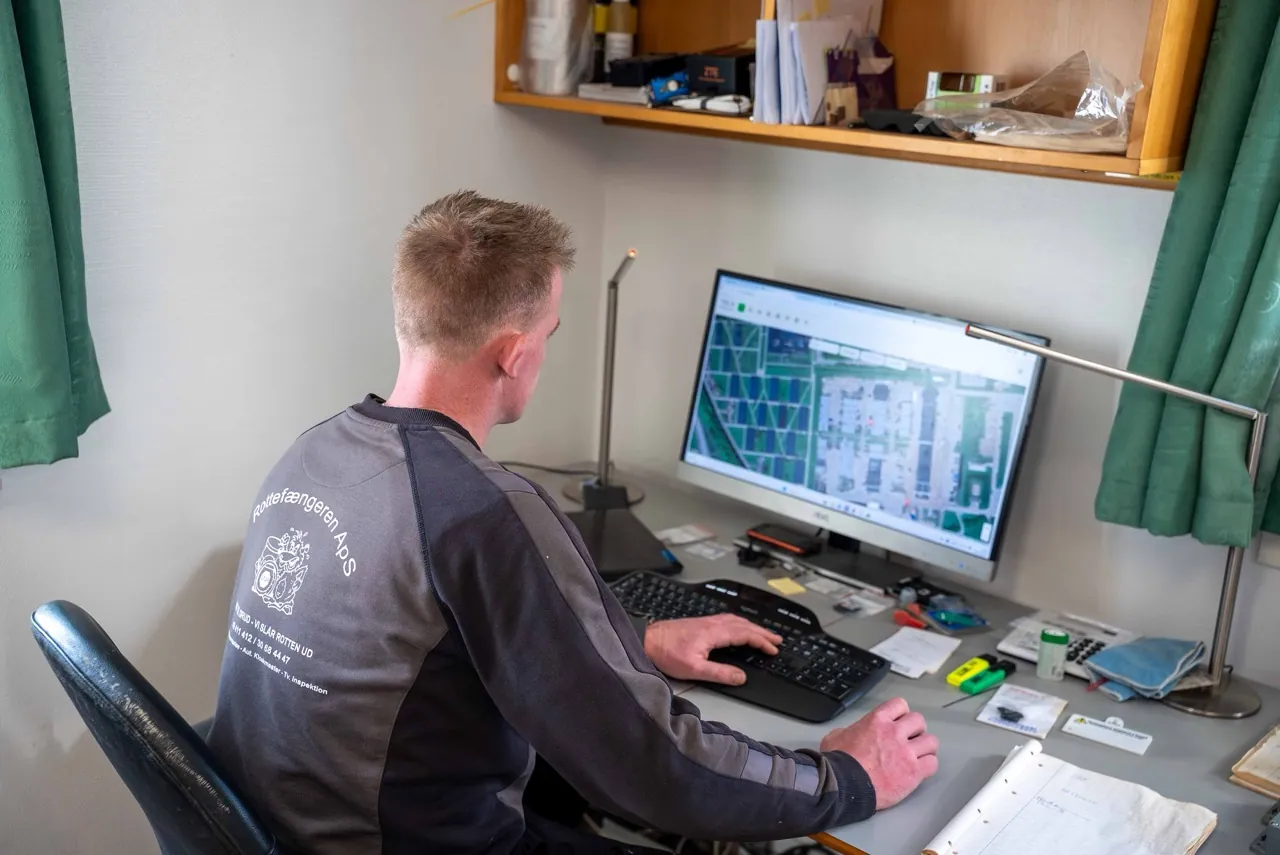 Kim fra Rottefængeren ApS med rottebekæmpelsesudstyr